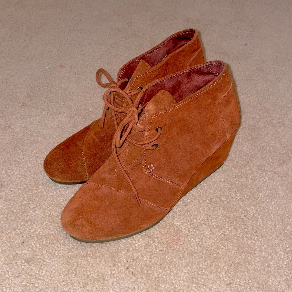Tom’s Suede Wedge Booties | Great Condition